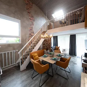 Vip Deluxe 107qm Auf Zwei Etagen 1 Dopplezimmer Eg 1 Doppelzimmer Auf Der Galerie Sowie 2 Badezimmer Und Komplette Küche Mit Mikrowelle Und Backofen Ideal Für 1 Bis 6 Gäste Direkter Blick Auf Garten Und Bergblick Alles Nur Nicht 0815 Apartment