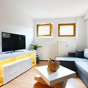 Ivanka Mit Garten Apartment